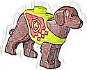 Część LEGO® 105143pb01 Pies, labrador / pies ratowniczy z odlewaną jaskrawożółtą kamizelką i nadrukowanym czerwonym panelem i kwadratami z odznaką straży (wzór)